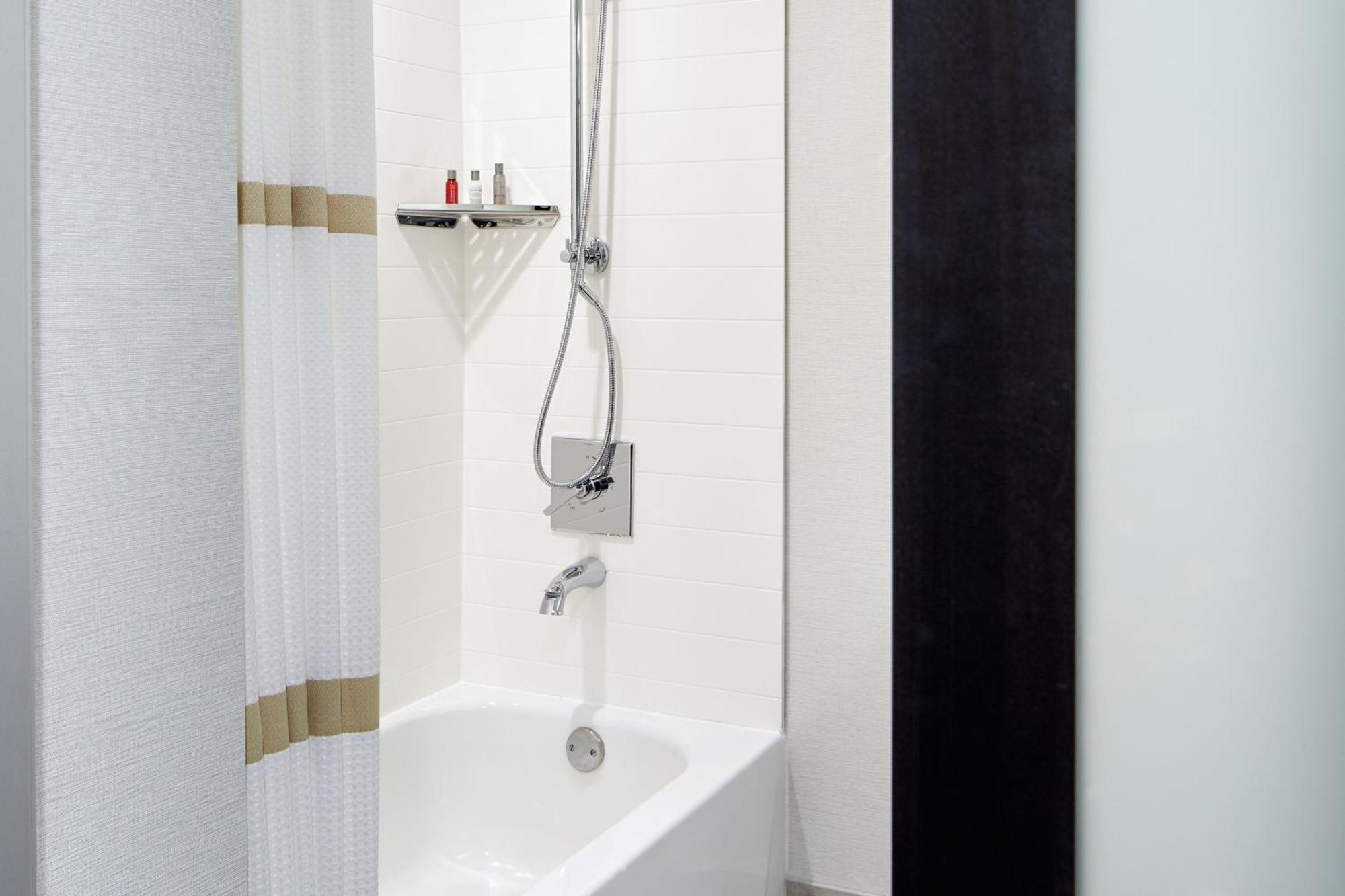 Marriott Hartford/Windsor Airport Hotel Екстериор снимка