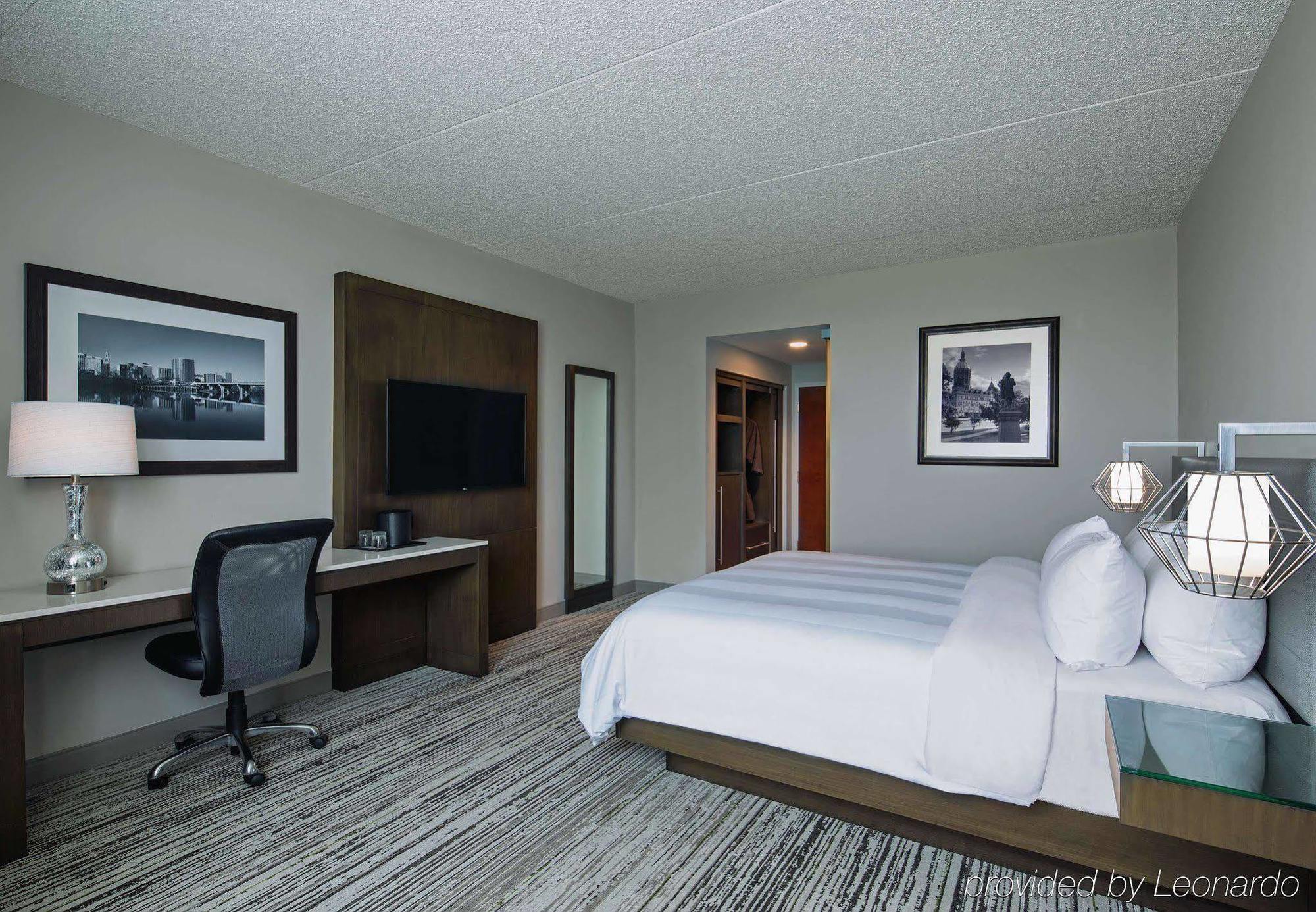 Marriott Hartford/Windsor Airport Hotel Стая снимка
